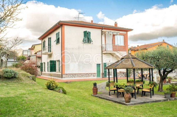 casa indipendente in vendita a Follo