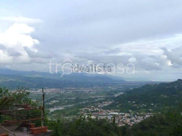 appartamento in vendita a Follo in zona Follo Alto