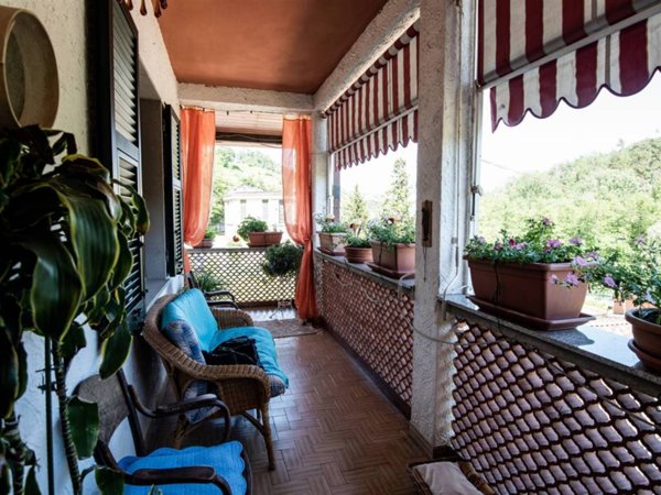 appartamento in vendita a Follo in zona Valdurasca