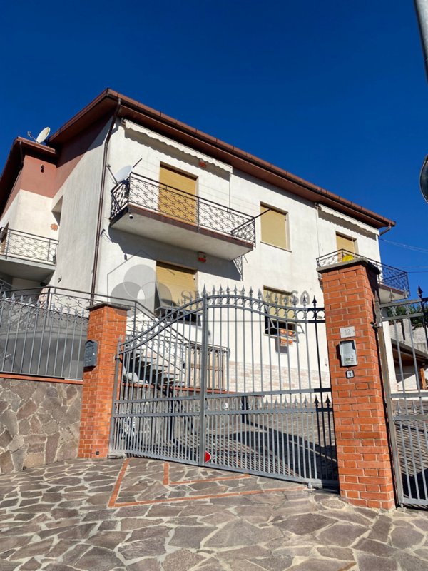 casa indipendente in vendita a Follo