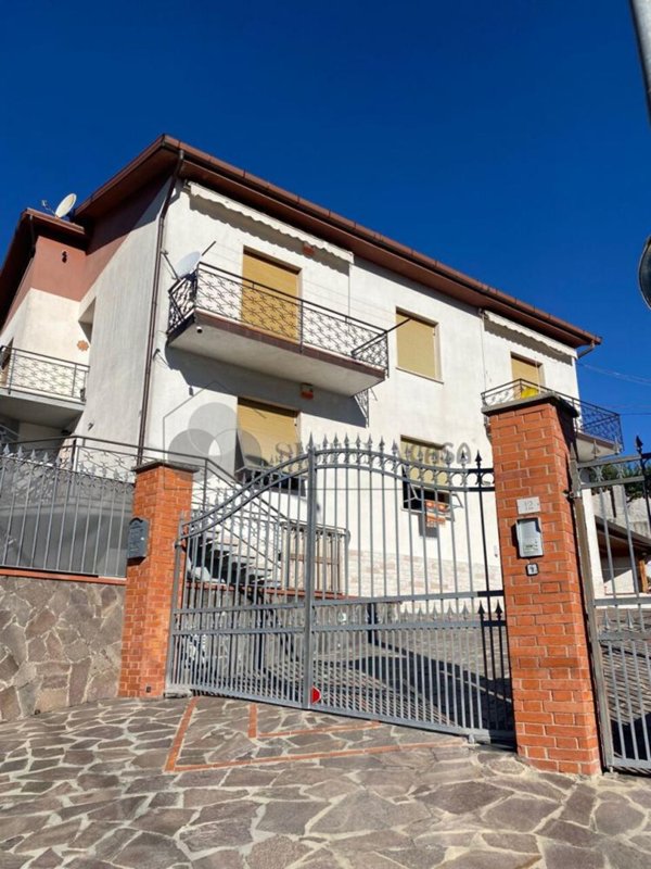 casa indipendente in vendita a Follo