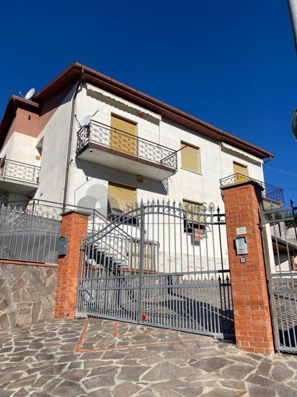 casa indipendente in vendita a Follo