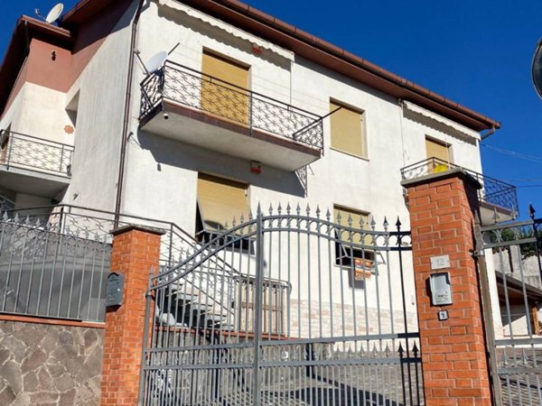 casa indipendente in vendita a Follo in zona Piano di Follo