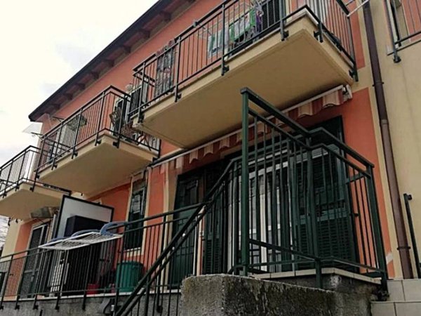 appartamento in vendita a Follo in zona Carnea