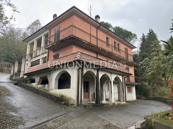casa indipendente in vendita a Follo
