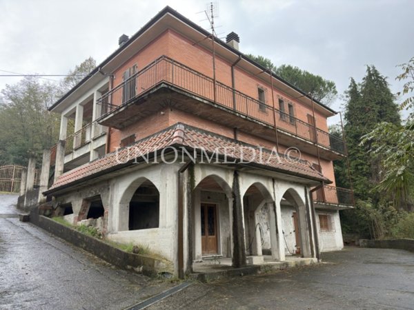 casa indipendente in vendita a Follo