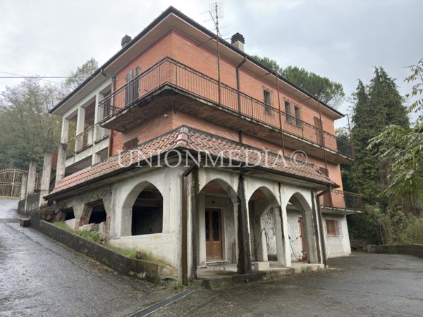 casa indipendente in vendita a Follo