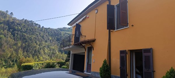 casa indipendente in vendita a Follo in zona Valdurasca