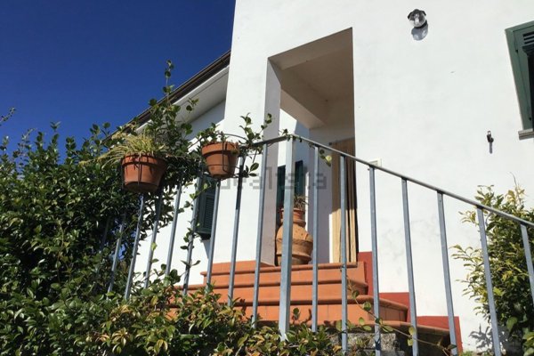casa indipendente in vendita a Follo