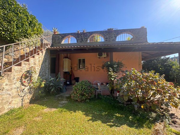 quadrivano in vendita a Follo in zona Tivegna