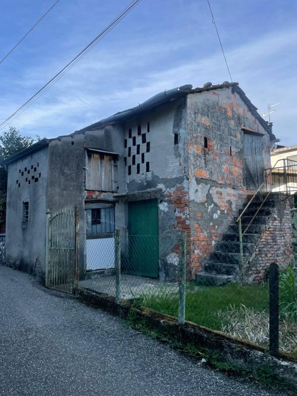 appartamento in vendita a Follo in zona Piana Battolla