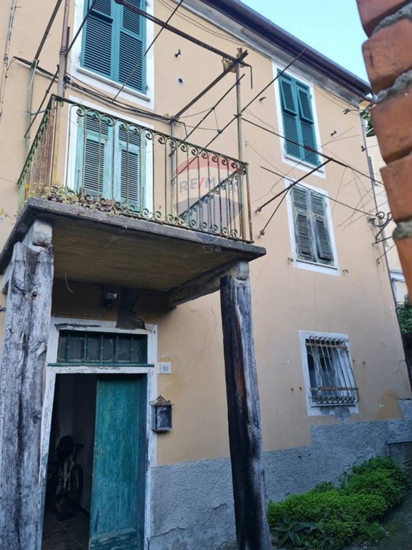 appartamento in vendita a Follo