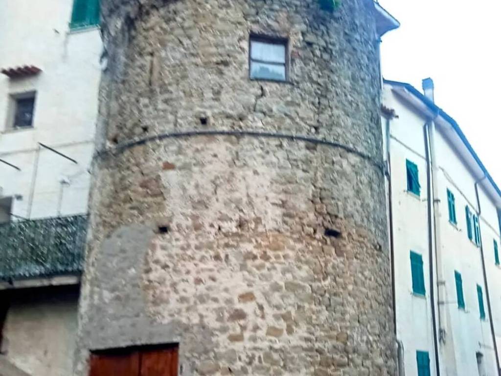 casa indipendente in vendita a Follo in zona Follo Alto