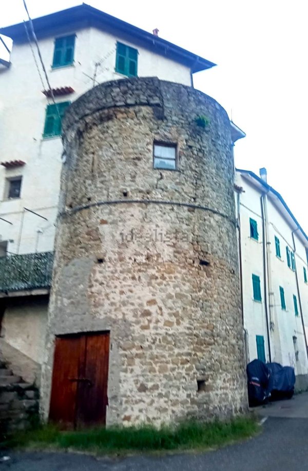 casa semindipendente in vendita a Follo in zona Follo Alto