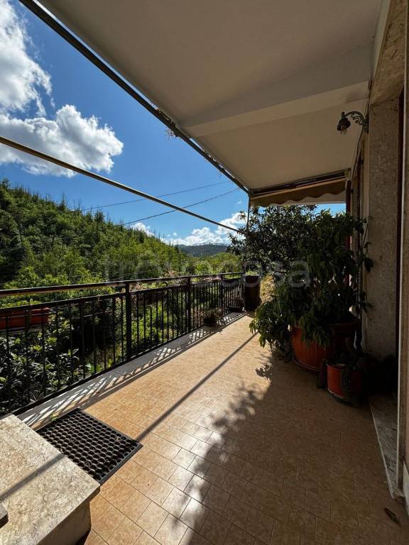 casa indipendente in vendita a Follo