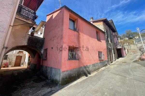 casa indipendente in vendita a Follo