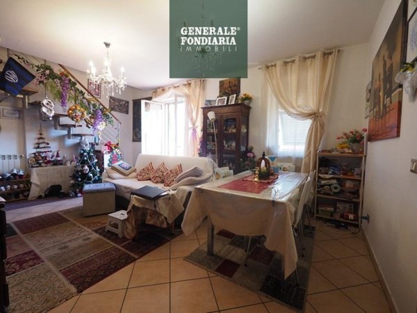 appartamento in vendita a Follo