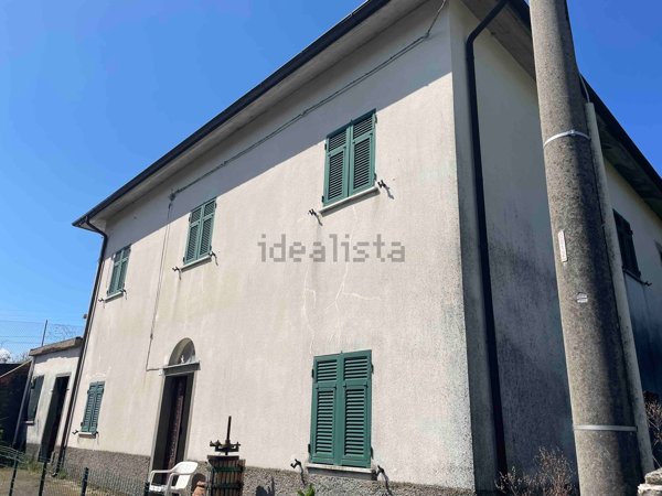 casa indipendente in vendita a Follo