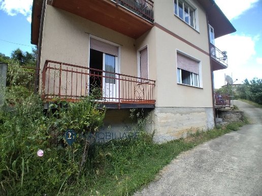 appartamento in vendita a Follo in zona Piana Battolla