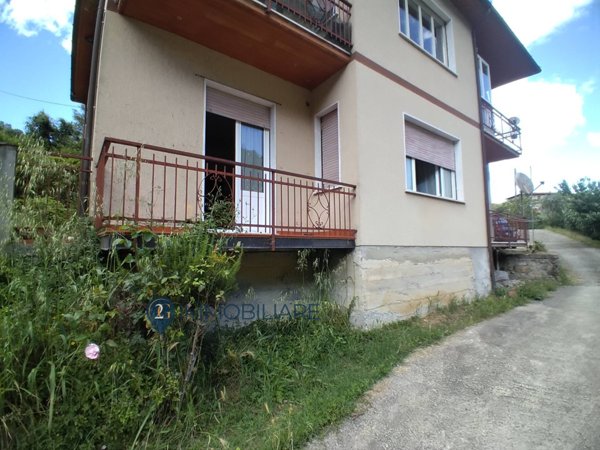 appartamento in vendita a Follo in zona Piana Battolla