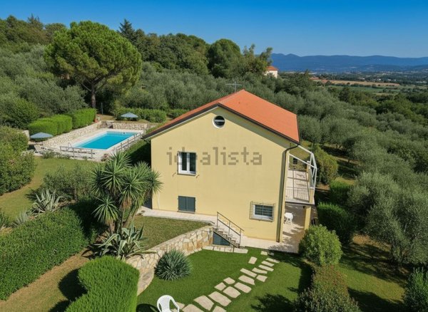 casa indipendente in vendita a Follo