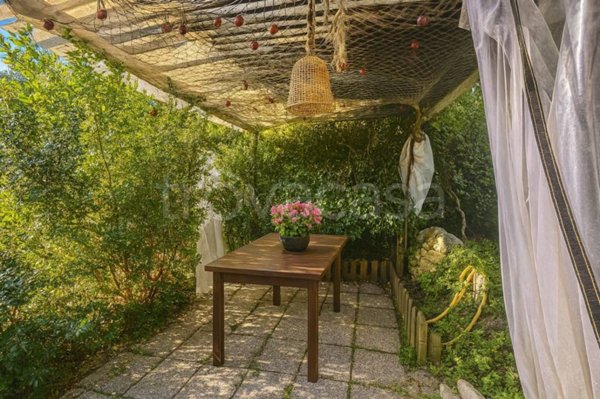 casa indipendente in vendita a Follo