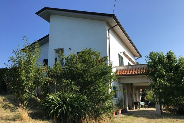 casa indipendente in vendita a Follo