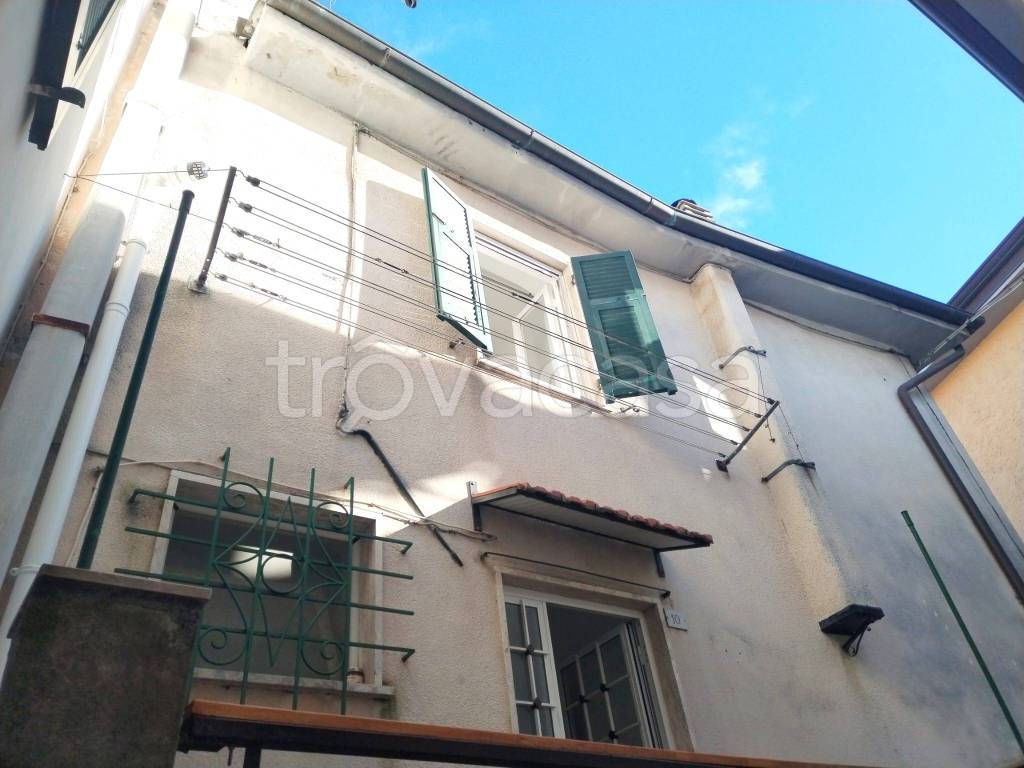 casa indipendente in vendita a Follo in zona Bastremoli