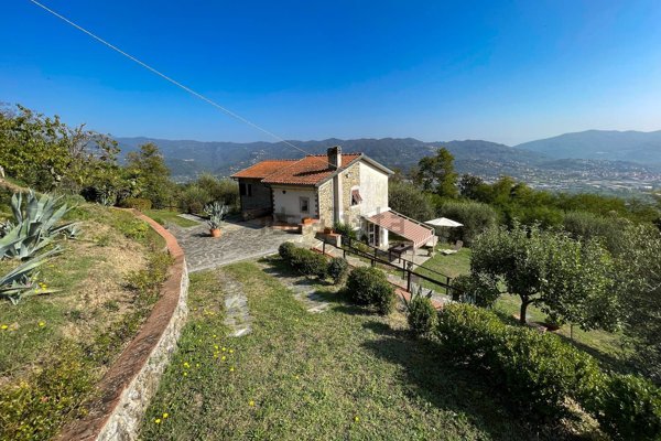 casa indipendente in vendita a Follo