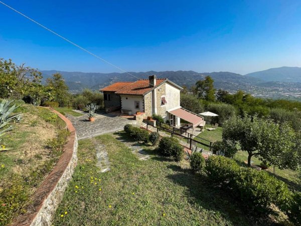 casa indipendente in vendita a Follo