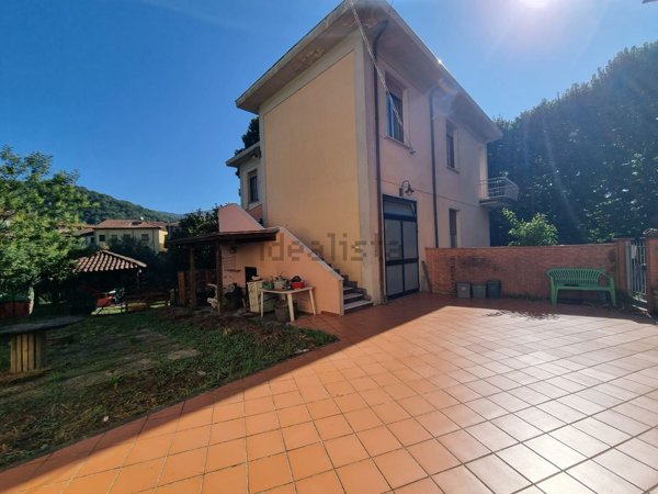 appartamento in vendita a Follo in zona Piana Battolla