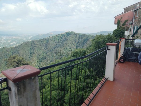 appartamento in vendita a Follo in zona Tivegna