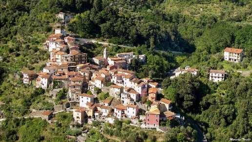 casa indipendente in vendita a Follo in zona Carnea