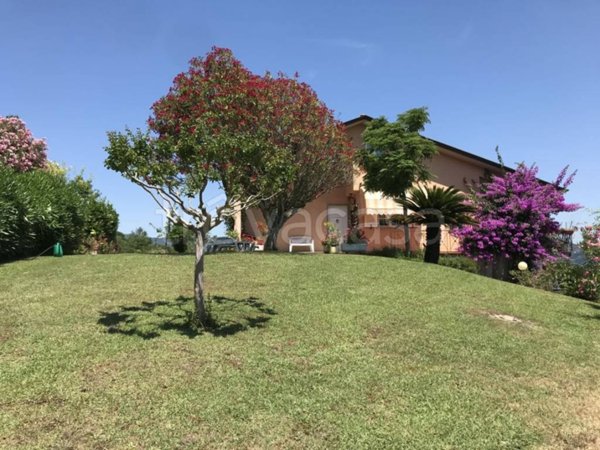 villa in vendita a Follo