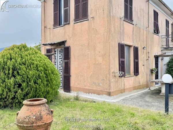 casa indipendente in vendita a Follo