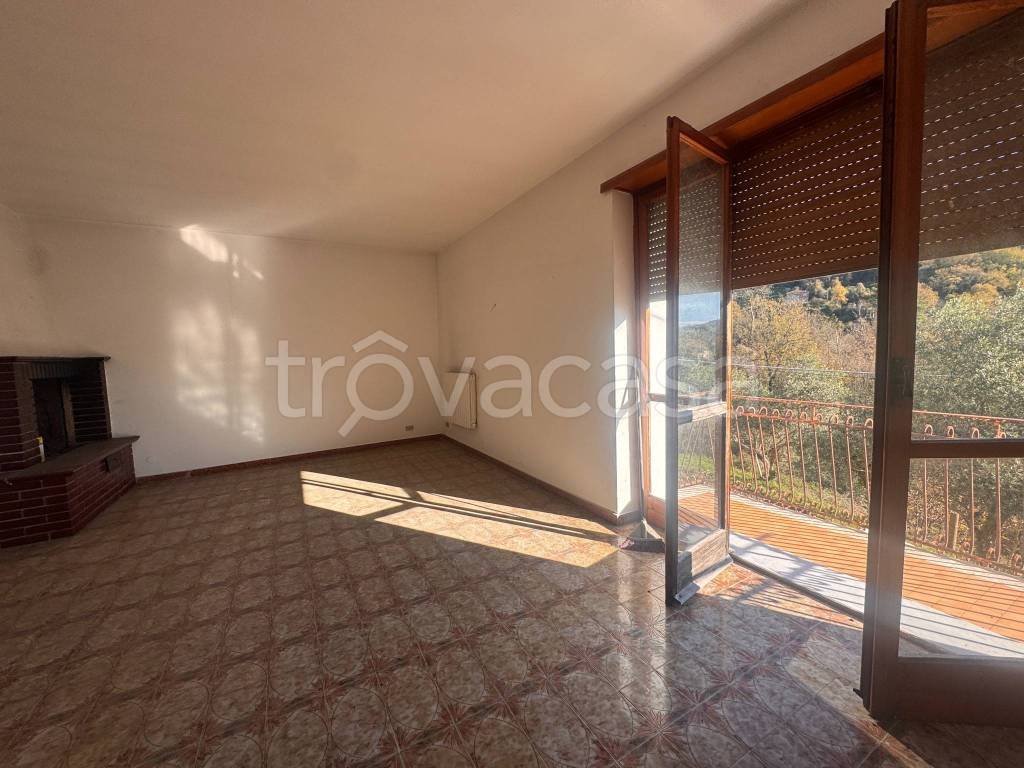 appartamento in vendita a Follo