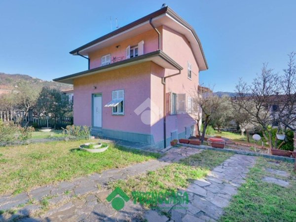 casa indipendente in vendita a Follo in zona Torenco