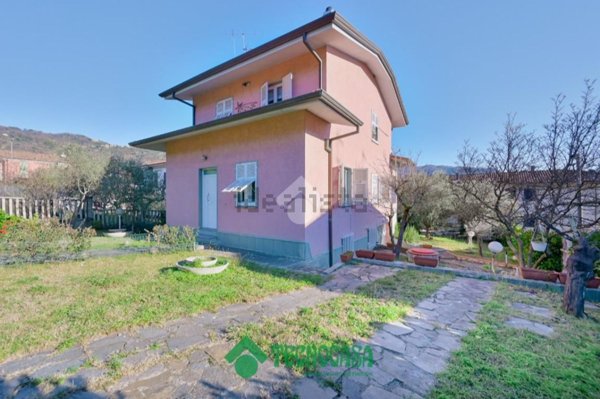 casa indipendente in vendita a Follo in zona Torenco