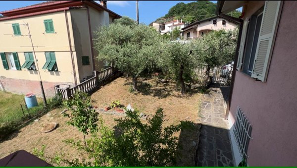 casa indipendente in vendita a Follo in zona Piana Battolla