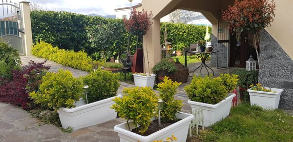 casa indipendente in vendita a Follo