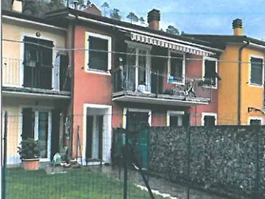 appartamento in vendita a Follo