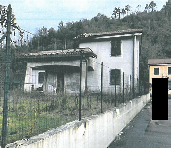 casa indipendente in vendita a Follo