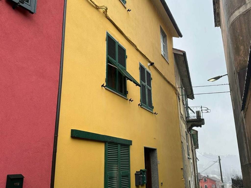 appartamento in vendita a Follo in zona Piana Battolla