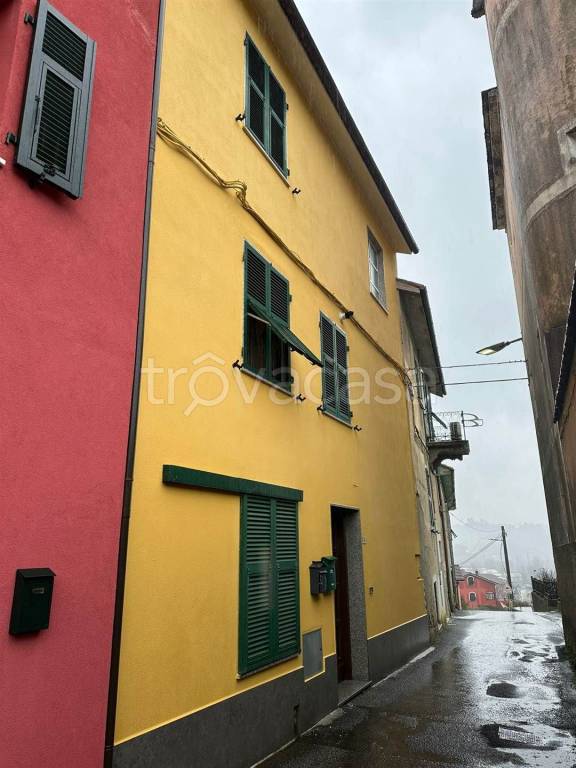 appartamento in vendita a Follo in zona Piana Battolla