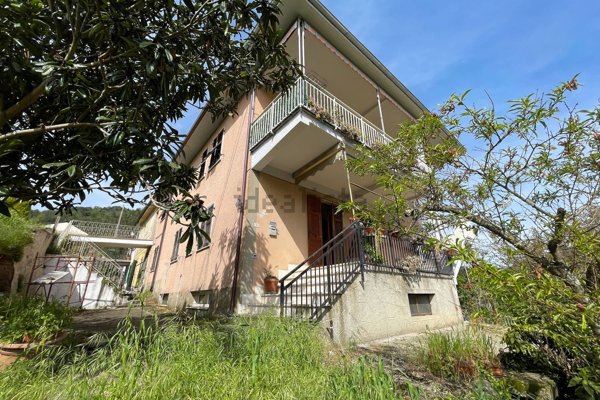 appartamento in vendita a Follo