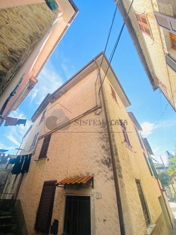 casa indipendente in vendita a Follo in zona Bastremoli