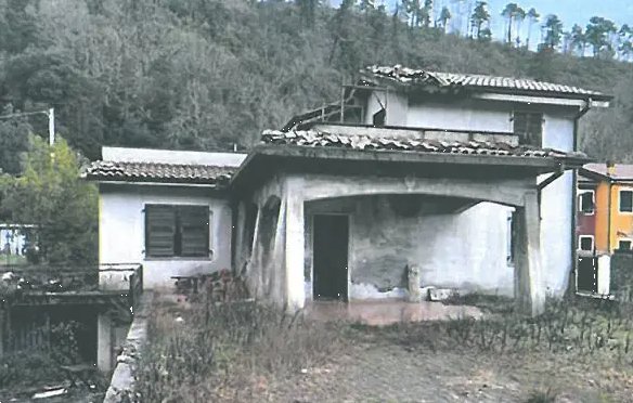 casa indipendente in vendita a Follo