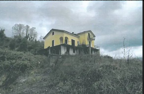 casa indipendente in vendita a Follo