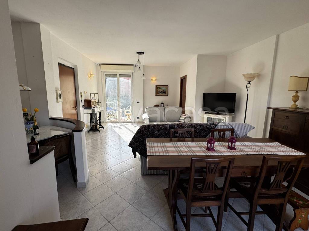 casa indipendente in vendita a Follo in zona Piana Battolla