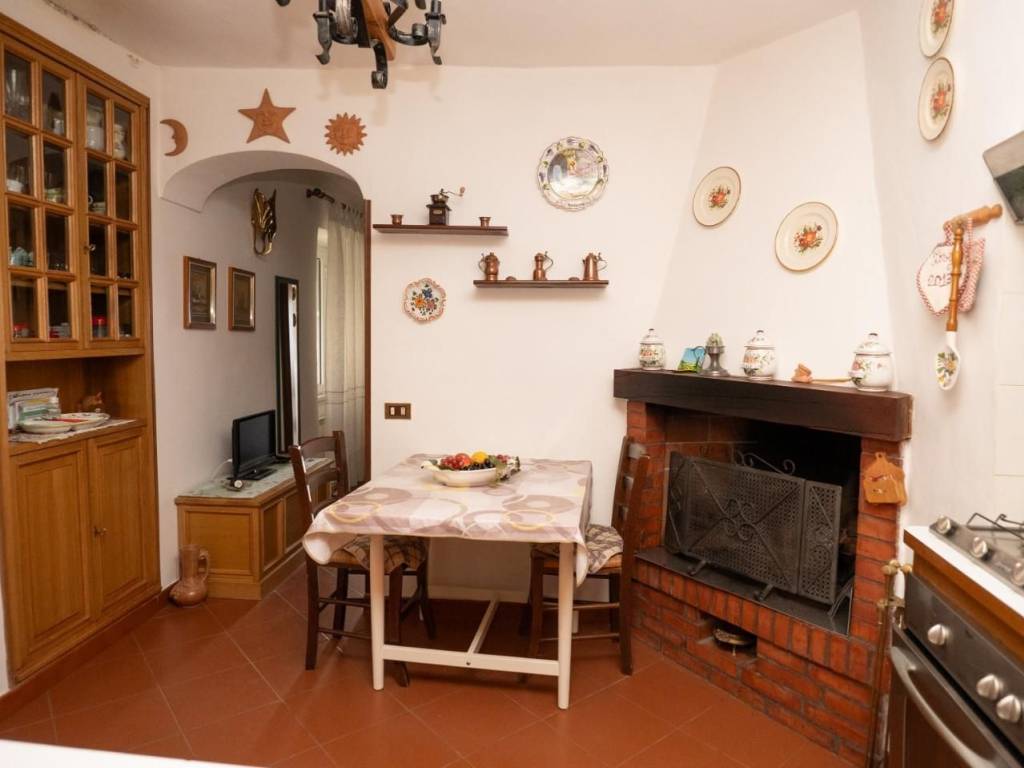 appartamento in vendita a Follo in zona Tivegna